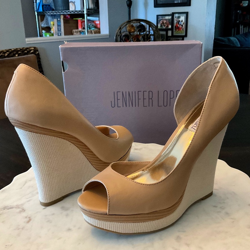 10M Tan and Off White Jennifer Lopez Wedge